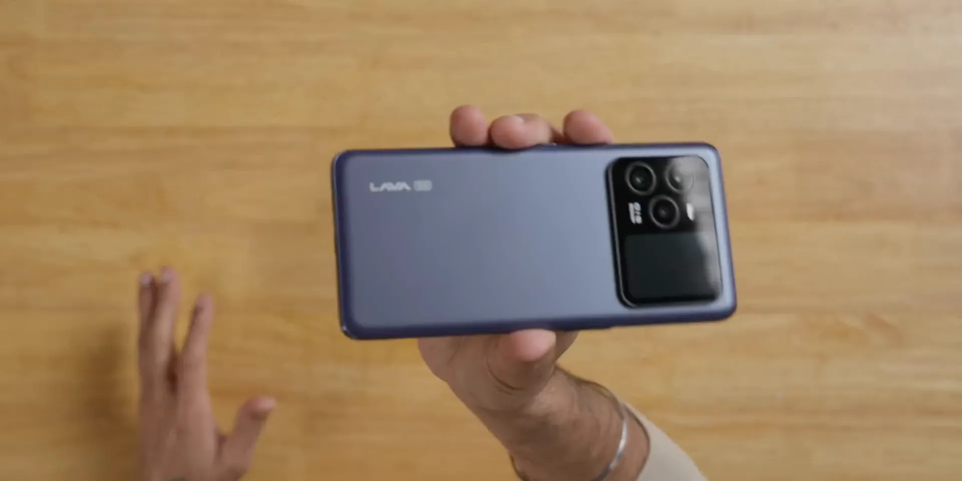 Lava Agni 3 Design with Curved Display