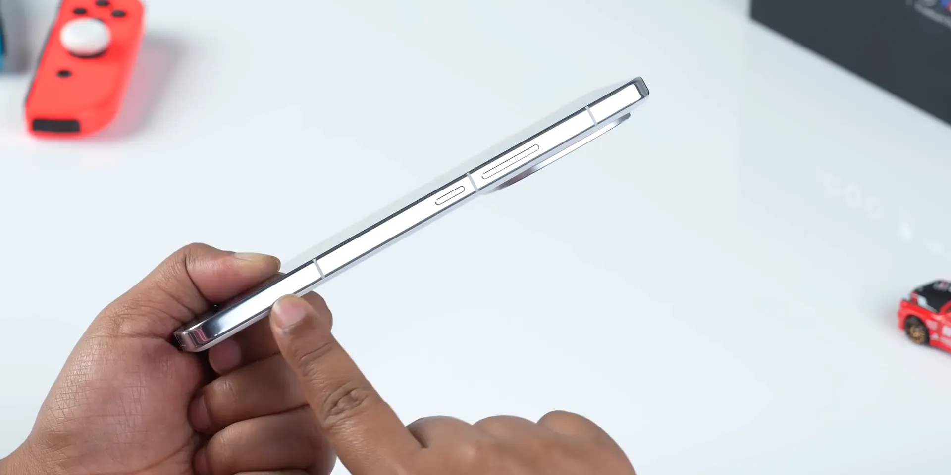 iqoo 13 build quality showcasing glass and metal