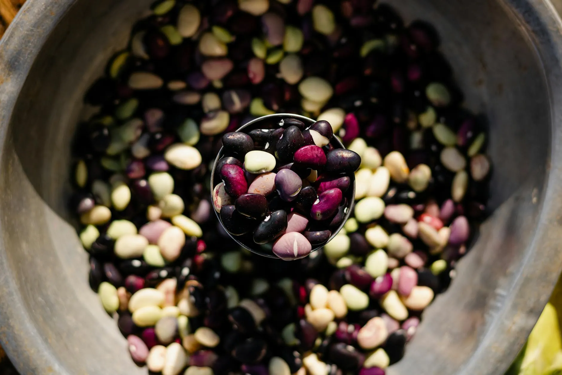 https://www.pexels.com/photo/colorful-indian-beans-in-rustic-bowl-koraput-india-30388760/