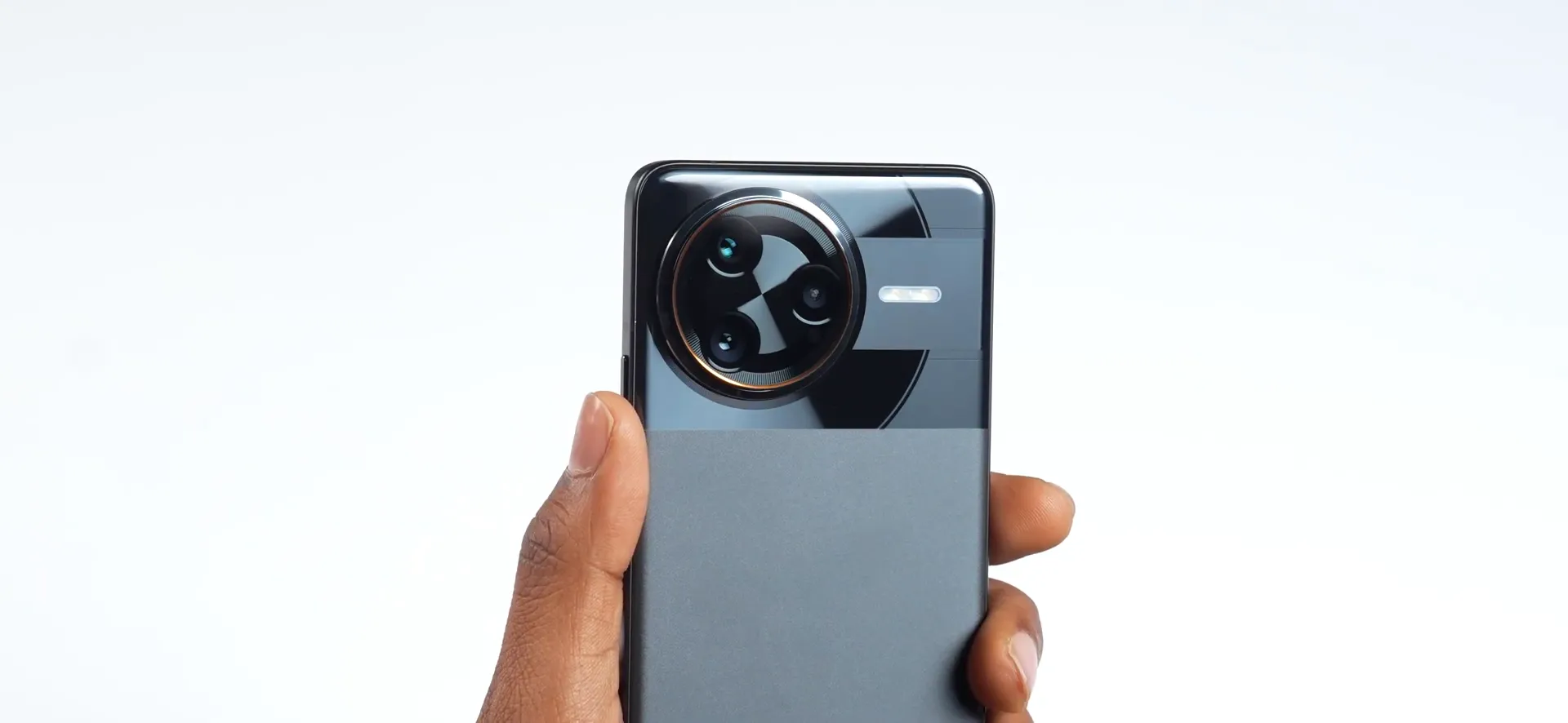 POCO F7 Ultra design with dual tone finish