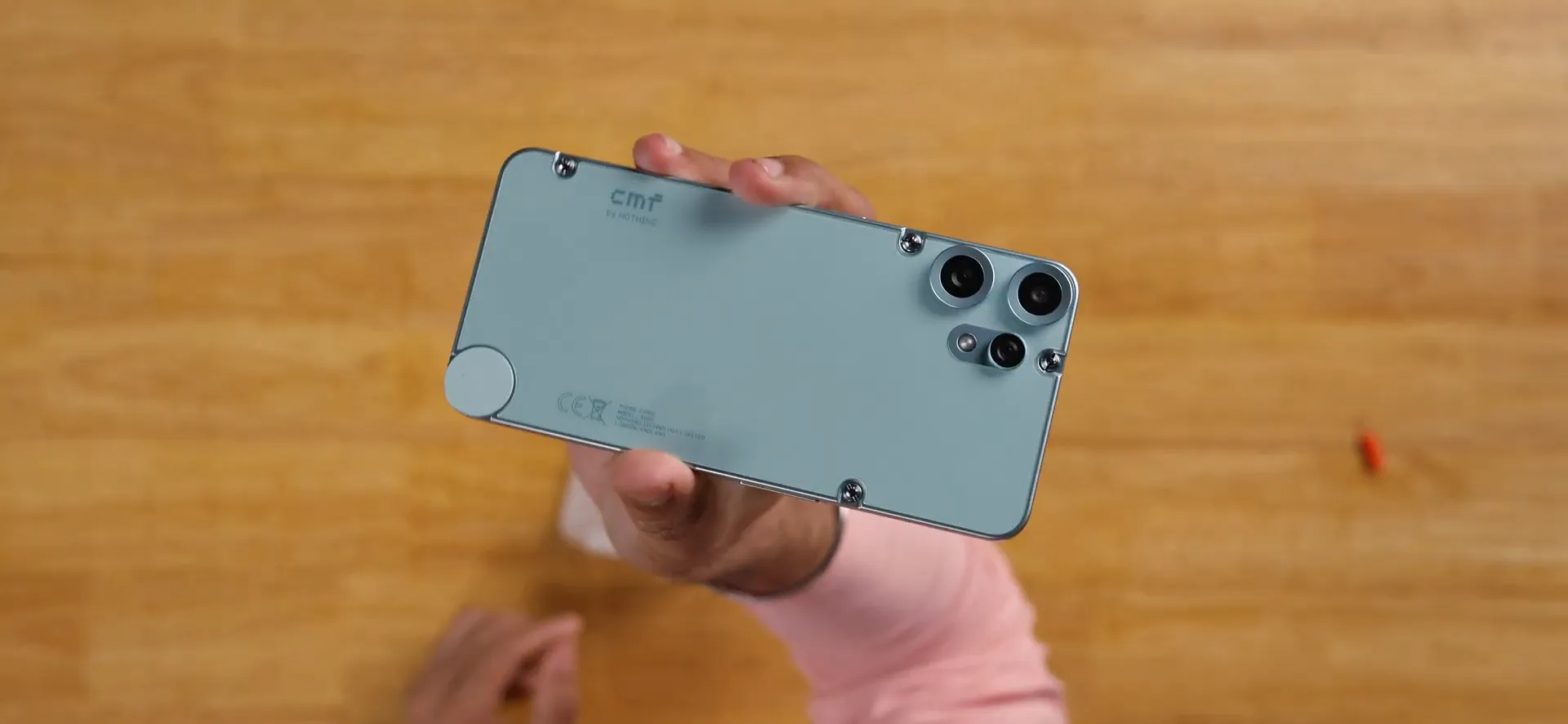CMF Phone 2 Pro का मिंट कलर डिजाइन और मेटल कैमरा मॉड्यूल