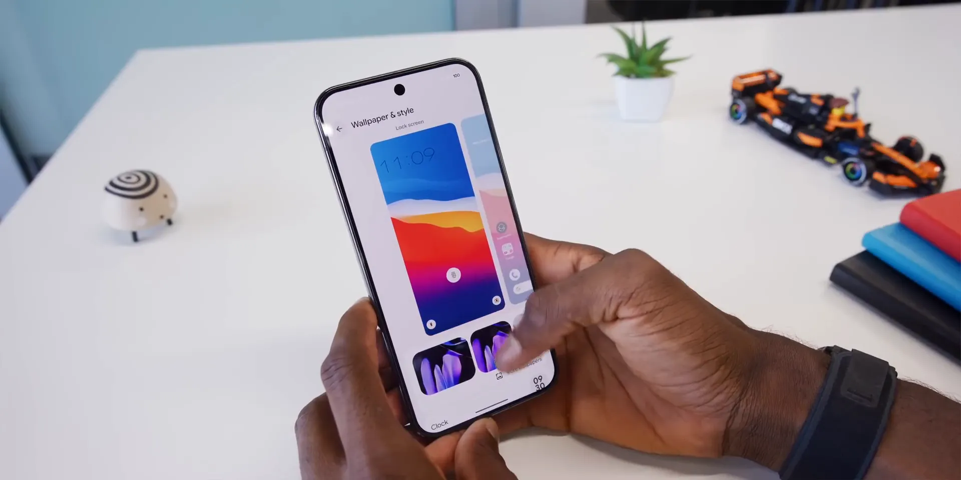 Android 16 लॉक स्क्रीन वॉलपेपर सेलेक्शन एनीमेशन