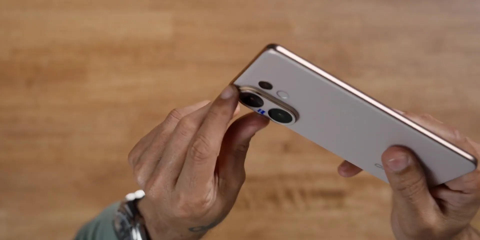 ड्रॉप टेस्ट और कैमरा बम्प