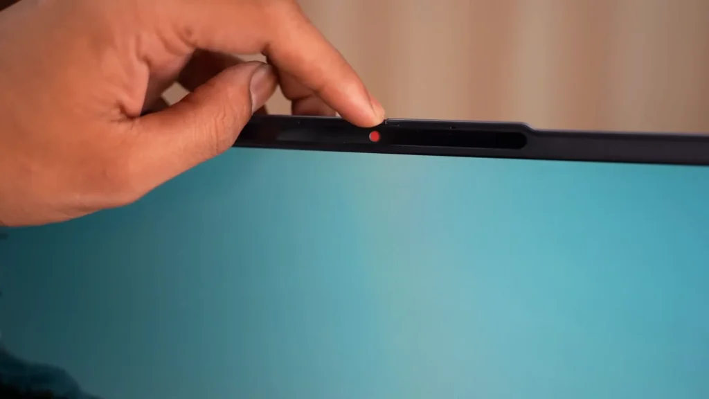 माइक्रोफ़ोन और स्पीकर्स